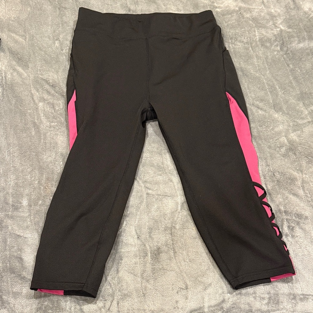POP Fit Women's Capris in Black with Pink Cut Out Accents